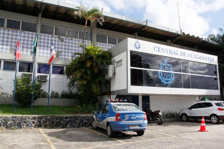 Bruno foi encaminhado para audiência de custódia nas dependências da Central de Flagrantes . Bruno foi encaminhado para audiência de custódia nas dependências da Central de Flagrantes .
